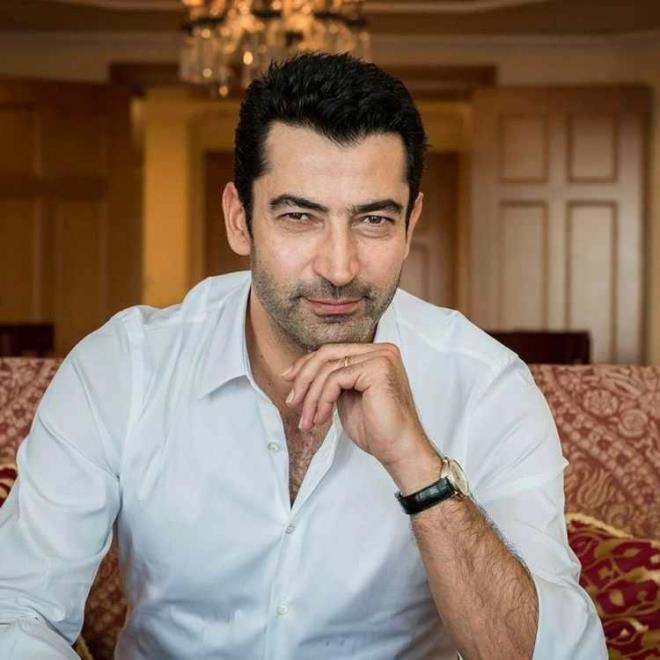 Birsen Altunta'n haberine gre; yaklak 7 senedir hibir dizi veya film projesinde yer almayan nl oyuncu, ATV'de yaynlanacak olan OGM Pictures imzal "Aile Bir mtihandr (A.B..)" dizisiyle anlat.