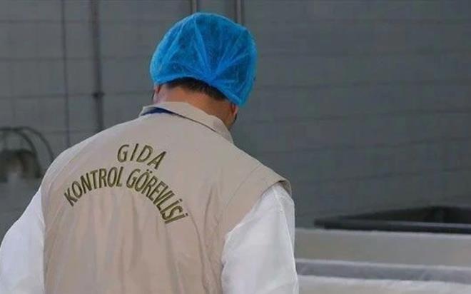 Tarm ve Orman Bakanl, taklit ve tai yapt tespit edilen firmalar bir kez daha ifa etti. Aklanan yeni listede yok yok.. .aydan boyaya, zeytinyandan bala ve pekmeze kadar bir ok rn ifa edildi. Listedeki pek ok ubesi olan nl bir breki de dikkat ekti. Kymal brek harcna sakatat katmlar.