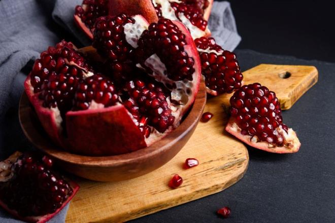 Daha fazla C vitamini, lif ve kalp koruyucu polifenoller arayanlar iin nar daha uygun bir seenek olabilirken; kan ekeri kontrol, beyin fonksiyonu ve sindirim sistemi destei arayanlar iin yaban mersini n plana kyor.