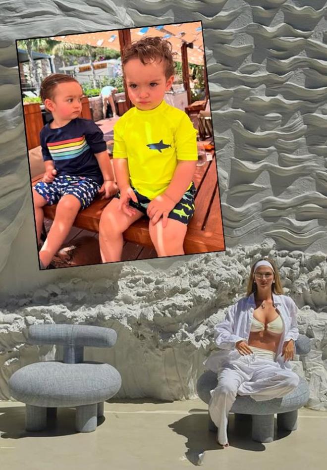 YASEMN EFKATL    Ei do Tatlses ve ikiz oullaryla Bodrum'a giden Yasemin efkatli de tatil pozlarn paylat.