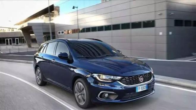 5)  FIAT PALO<br>    4)  DACA SANDERO  <br>  3)  FAT LNEA