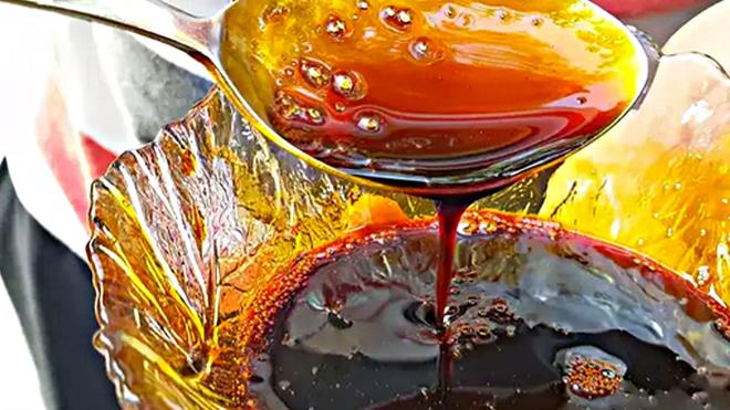 Yz yllardr tek bana tketildii gibi eitli gdalarla birletirilerek de kullanlan pekmezin pek ok tr bulunuyor. Geleneksel tbbn vazgeilmezleri arasnda yer alan pekmez faydalar sebebiyle pek ok doktorun mercei altna giriyor. Peki, pekmez ne ie yaryor? Pekmezin faydalar nelerdir?