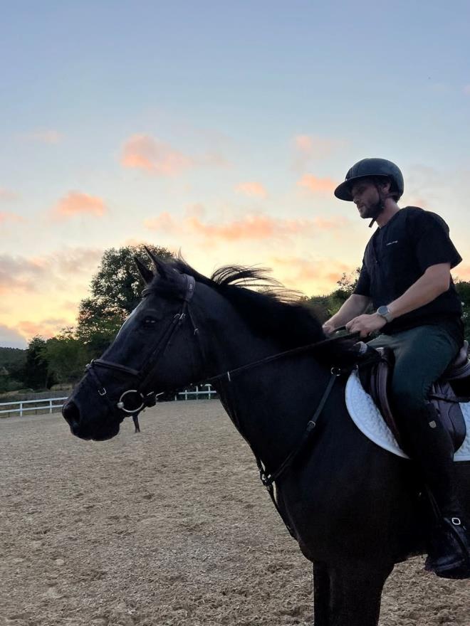 Zaman zaman sosyal medya hesabndan fotoraflarn takipilerinin beenisine sunan ynemli, bu karelere yenilerini ekledi.