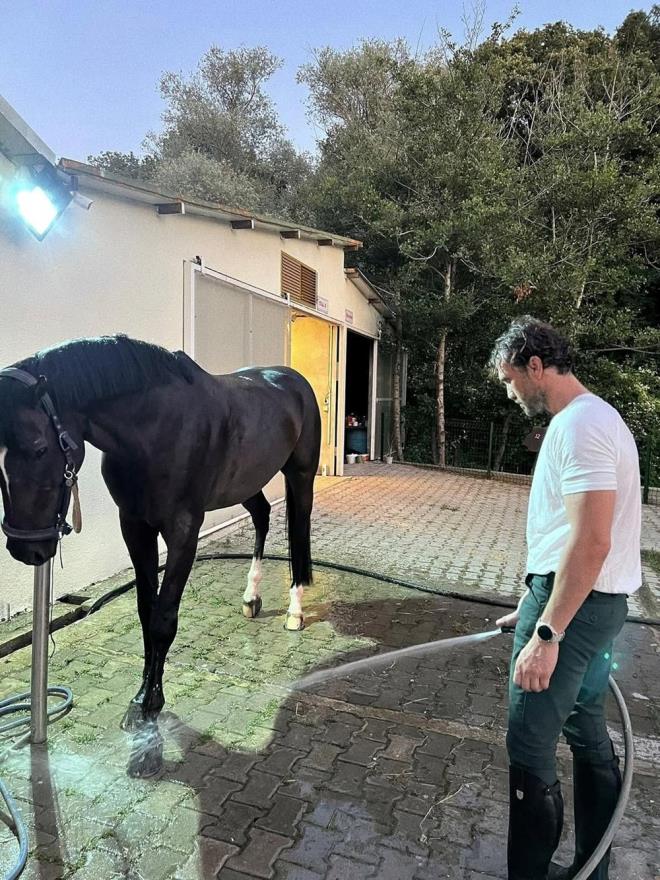 34 yandaki Aras Bulut ynemli'nin paylamna binlerce beeni ve "ok zlemitik", "Canm", "Byk adam" gibi yorumlar geldi.