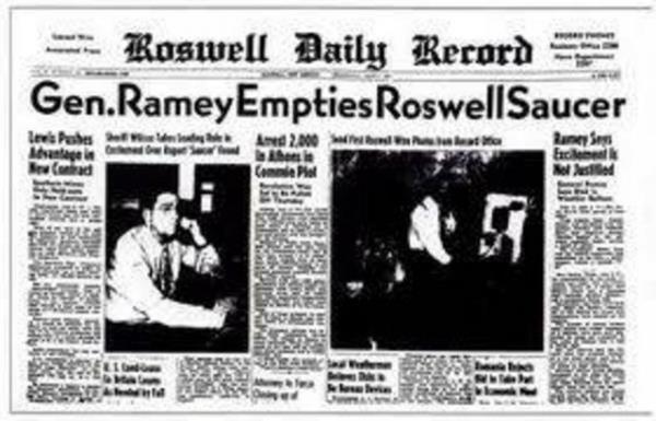 Albay Blanchard, Brazel'n bulduu enkaz hakkndaki dedikodular engellemek ve halkn ilgisini l uzayllardan baka bir yne evirmek iin bir basn aklamas yapmaya karar verir