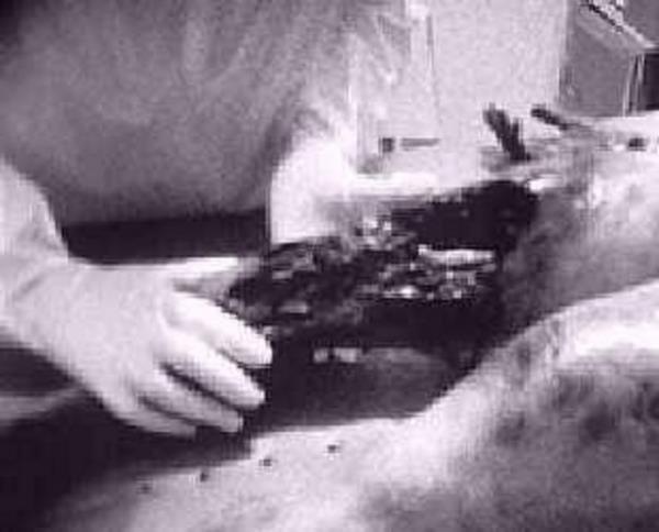 Pentagon'dan gelen emirler dorultusunda, enkazn yerini tespit etmek iin blgeye uaklar gnderilir. Havadan yaplan aratrma sonucunda Roswell'in 65 km kuzeydousunda bir uan dairenin enkaz bulunur.