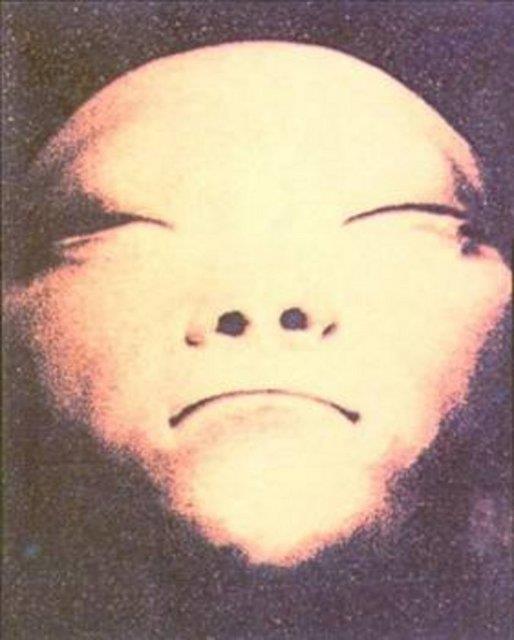 General Clemence McMullen Forth Worth'ten General DuBose'u arar ve ondan 8. Hava Kuvvetleri Komutan General Roger Ramey'yle temasa gemesini ister. Ramey olay rtbas etmesi sylenir.