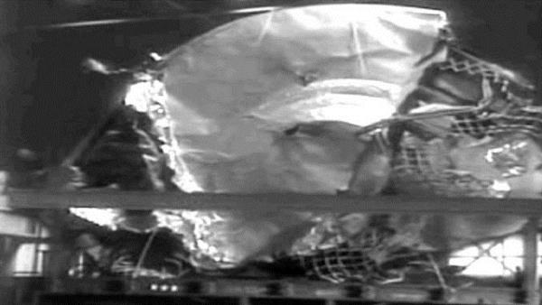 Kurtarma operasyonlarnda grev alan tm askerlerin katld bir brifing dzenlenir.