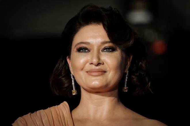 Oyuncu Nurgl Yeilay, sosyal medya hesabnda genlik yllarna ait bir paylamda bulundu.