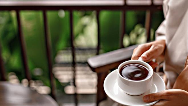 Canan Karatay?n aklamalarna gre tereyal kahve sadece kilo vermeyi deil, ayn zamanda kalp ve damar hastalklarna kar koruma salamay da amalyor. ABD?de yaplan aratrmalar da kahveye eker yerine tereya eklenmesinin daha salkl bir seenek olabileceini ortaya koyuyor. Bu tarifin fel, inme ve diyabet gibi hastalklara kar koruyucu etkileri olabilecei ifade ediliyor.