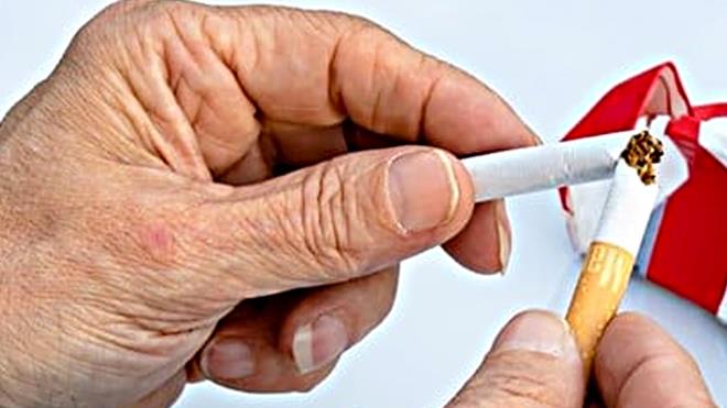 ?Dk kalorili attrmalklar aznz megul etmek iin seim edin? diyen Uzman Diyetisyen Minik, sigaray vazgemek isteyenler iin u nasihatlerde bulunuyor:  ?Sigaray vazgeen bireylerin belki de en ok zorland taraf, bedenlerine aldklar nikotinden ok el alkanldr. Fertler sigaradan boalan yeri abur cuburlar ile doldurarak sigara ile aralarndaki fiziksel alkanl doldurmaya alrlar. te kilo aldrc gerek etken bu abur cubur tketiminden kaynaklanmaktadr. Yeme gereksinimini eksiltmek ve oluan boluu doldurmak iin ekerleme, ikolata, cips, ekirdek gibi yksek kalorili abur cuburlar yerine sakz, salatalk, taze ve kuru meyve, dk kalorili attrmalklar seim edin. zellikle kivi ve havu suyu harcayarak nikotini bedeninizden atabilirsiniz.?