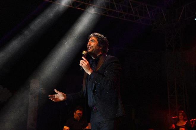 "HAYALMDE EKMEK STEDM OK HARKA FLMLER VAR"    "Sinemay ok zlyorum. Trk sinema dnyasnn en iyi isimleriyle altm. Halkmz gidip o filmleri izlediler. O filmlerdeki insanlara deer verdiler. Hayalimde ekmek istediim ok harika bir film var." diyen Krmzgl, Filistin'de yaanan insanlk d zulme de dikkat ekerek hayalini anlatt.