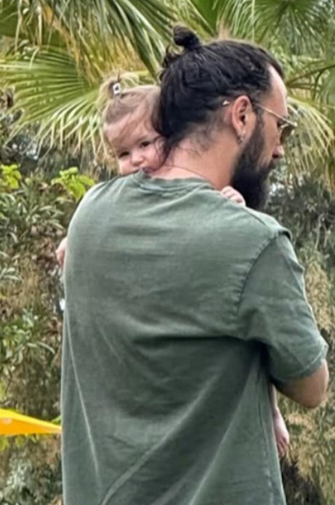 nl oyuncu da gzlerden uzak bytt Luna'nn doum gnn sosyal medya hesabndan kutlad.