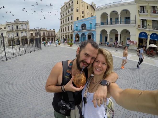 LK KEZ ANNE BABA OLDULAR    lk kez anne-baba olmann heyecann yaayan nl ift, kzlarna Luna adn verdi.