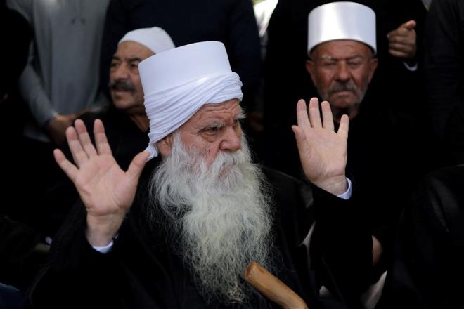 DRZLERN NE IKAN ZELLKLER    Dini ritelleri ve kutsal metinleri sadece belirli yeler tarafndan bilinir. Bu yzden Drziliin inan detaylar d dnyaya kapaldr.    Ruhun lmden sonra baka bir bedende tekrar dnyaya geldiine inanlr.    Drziler, gl aile balarna ve i toplumsal dayanmaya byk nem verir.    Drziler yalnzca kendi cemaatlerinden kiilerle evlenebilirler.