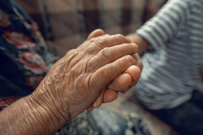 Dnyann drt bir yanndaki bilim insanlar salkl ve uzun bir yaamn formln ararken, 101 yandaki Dr. John Scharffenberg yaamyla bu soruya sessizce ama etkileyici bir yant veriyor. in?de 1923 ylnda doan Harvard mezunu doktor ve halk sal uzman, mrn yalnzca uzatmann deil, onu anlaml ve salkl klmann yollarn aratrmaya adad.