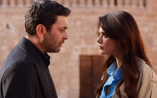 Uzak ehir yeni sezon tarihi aratrmas sklat. Kanal D?nin ilk sezonuyla ekranlara damga vuran fenomen dizisi Uzak ehir, yln en ok izlenen yapm oldu. Ozan Akbaba ve Sinem nsal'n barolleri paylat dinin yeni sezonu merakla bekleniyor.