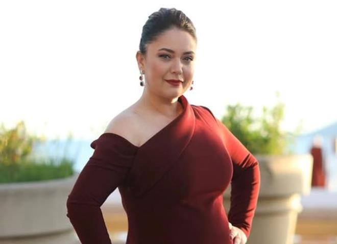 Barollerini Sibel Taolu, Lizge Cmert, Kerem Brsin ve Deniz akr'n paylat diziden ilk kare geldi.