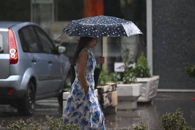 Bakanln sosyal medya hesabnda yer alan aklamada, Meteoroloji Genel Mdrlnden alnan bilgiye gre, Kastamonu, ankr ve orum evreleri ile Ankara'nn kuzeydousunda leden sonra yerel kuvvetli gk grltl saanak beklendii bildirildi.