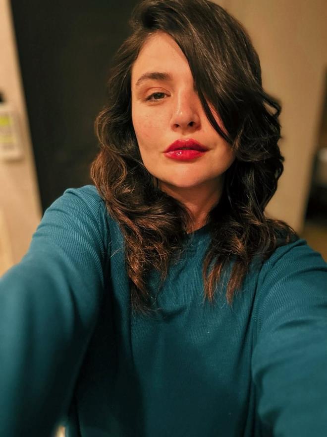 Doumdan ksa bir sre sonra "Leyla: Hayat? Ak? Adalet..." adl diziyle ekranlara dnen Gonca Vuslateri, havalarn snmasyla tatile kt.