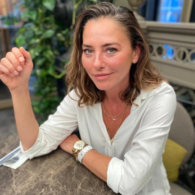 Dizi final yaptktan sonra tatile kan nl oyuncu, soluu eme'de ald.