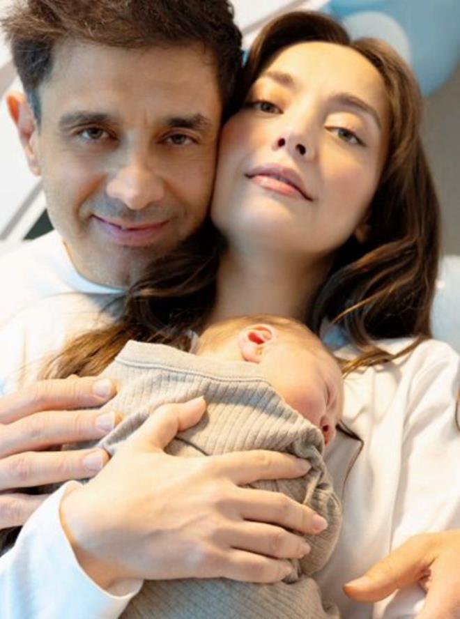 imdilerde Atlas adn verdikleri oullaryla ilgilenen nl ift, ailece tatile kt.