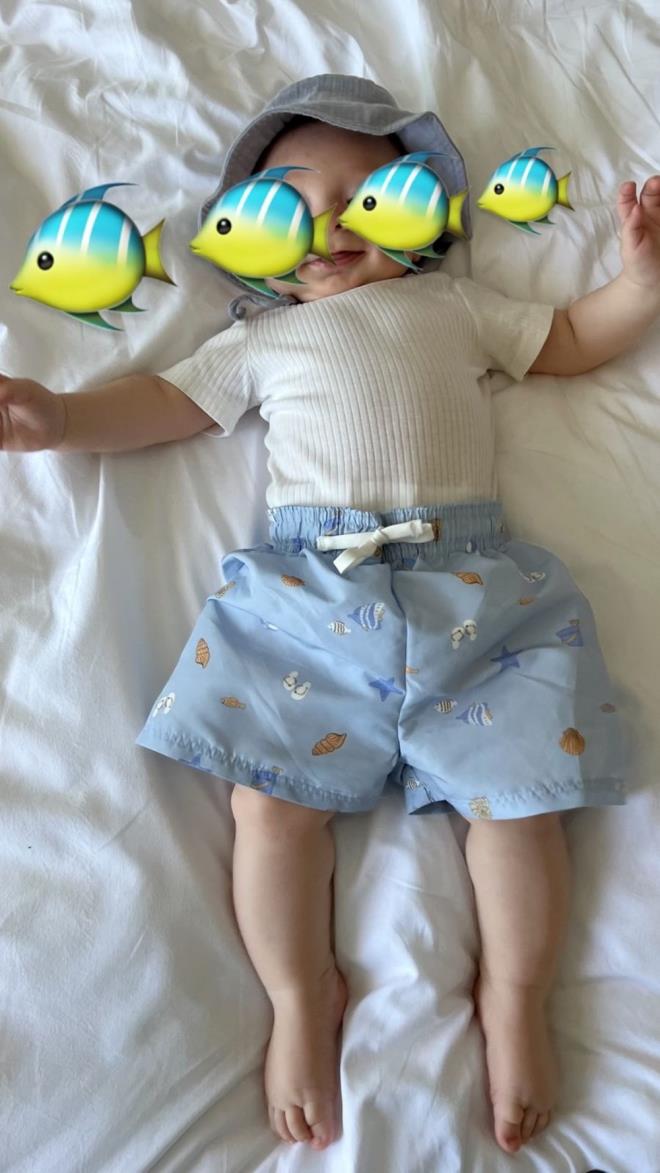 nl oyuncu, ilk olarak yzn gstermedii olu Atlas'n tek fotorafn takipileriyle paylat.