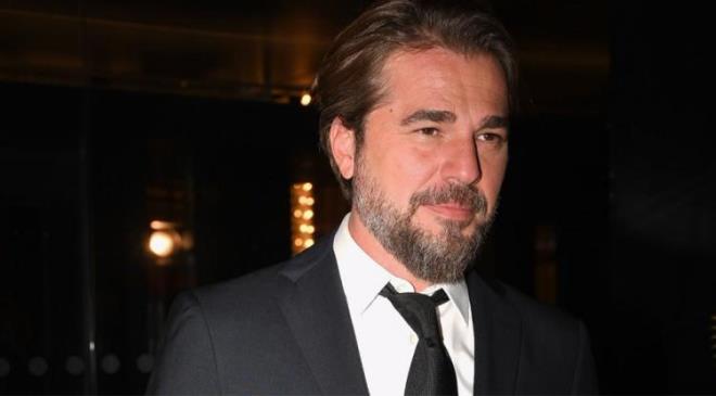 Tarih dizilerinin sevilen oyuncusu Engin Altan Dzyatan'nn serveti sosyal medyada gndem oldu. Dzyatan'n dolar zengini olduu ortaya kt.