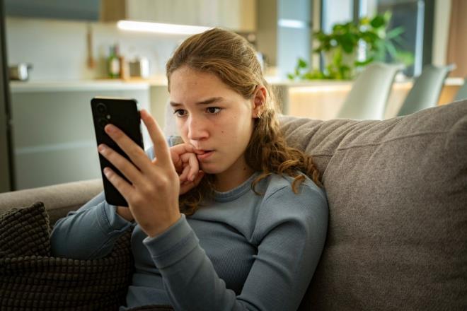 Aratrmada, genlerin hangi koullarda daha ak iletiim kurabileceklerine dair veriler de topland. Uzmanlar, genlerle dzenli ve samimi konumalar yaplmasnn, gven ilikisini zamanla glendireceini ve hassas konularn konuulmasn kolaylatracan belirtiyor.