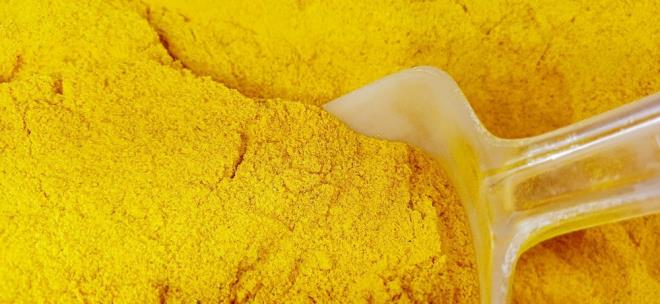 3. ZERDEAL TOZU    Antibakteriyel zelliiyle bilinen zerdeal, di temizliinde alternatif bir yntem olarak ne kyor. Ya veya su ile kartrlarak macun haline getirilen zerdeal, haftada 1-2 kez ksa sreli fralama ile uygulanabilir.