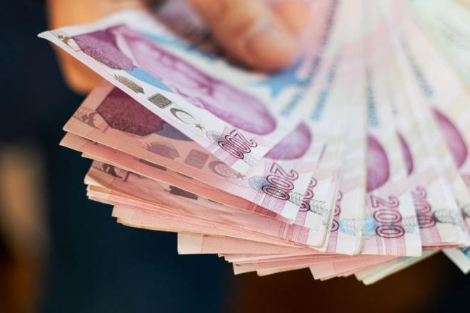 HANG BANKA NE KADAR FAZSZ KRED VERYOR?    Bankalarda faizsiz kredi tutarlar 90 bin liraya kadar ykseldi. 1 banka 0 faizli kredi oranlarn 90 bin liraya kadar gncellerken, 2 bankada ise faizsiz kredi tutar 85 bin liraya kadar kt.    te 0 faizli kredi veren bankalar;