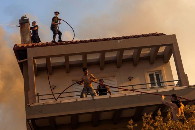 SCLYA'DA BALADI    talya'nn Sicilya Adas'nda nceki gn balayan balayan orman yangn gece saatlerinde iddetlendi.    Adann batsndaki Trapani kentine bal Scopello beldesi yaknndaki "Zingaro" Milli Park evresindeki yangn,  genellikle turistlerin konaklad ok sayda yeri tehdit etti.