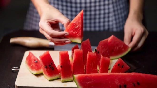 Yaz aylarnn kurtarcs karpuz, su ierii ve besleyici zellikleriyle phesiz en faydal meyveler arasnda yer alyor.