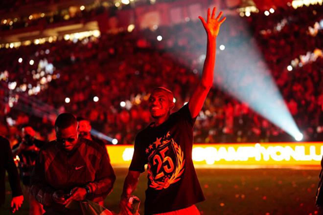 Osimhen'in bu tavr sosyal medyada byk takdir grd. Alandaki taraftarlarn alkn alan yldz oyuncu ieklerle uurland. Galatasarayl genlerin Osimhen'in tavr sonrasnda ok mutlu olduu ve duygusal anlar yaad gzlemlendi.