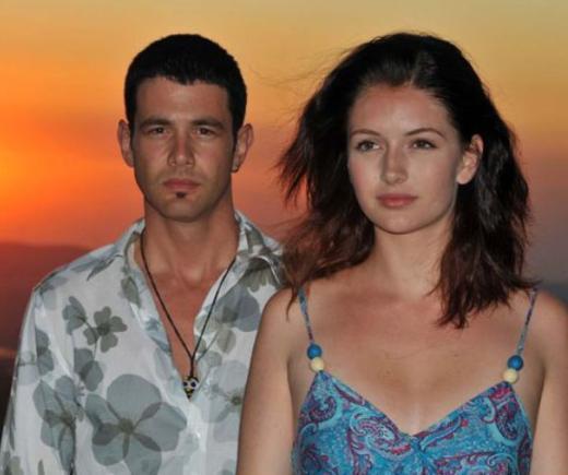 Merhamet'in bir dier oyuncusu Yasemin Kay Allen, Elif dizisiyle dikkat ekmiti.