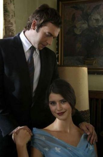 Bir ka dizide kk roller stlenen Beren Saat, kariyerinin en hzl kn Hatrla Sevgili ile yapt.