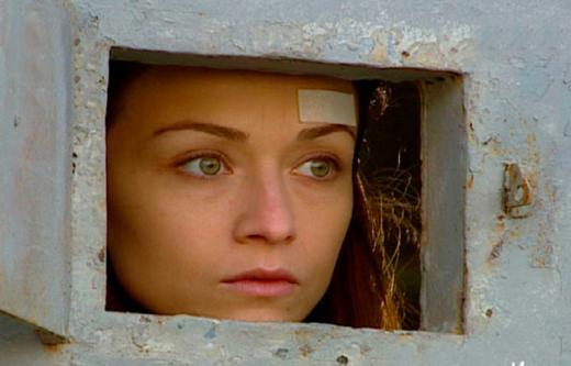 Saat'in dizideki rol arkadalarndan Baak Daman, Parmaklklar Ardnda'da izdii komposizyon ile unutulmazlar arasnda.