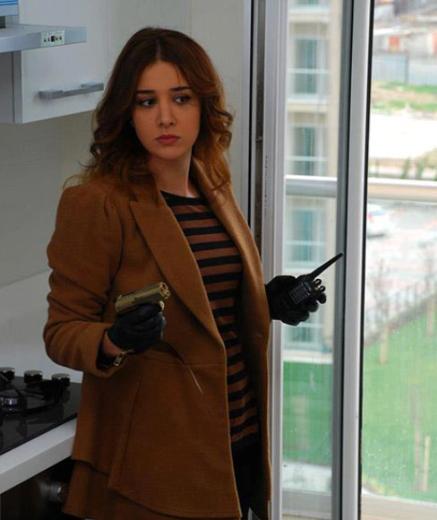 Alg Eke, Duriye'nin Gmleri, Keanl Ali Destan, Annem Uyurken gibi dizilerde oynad.