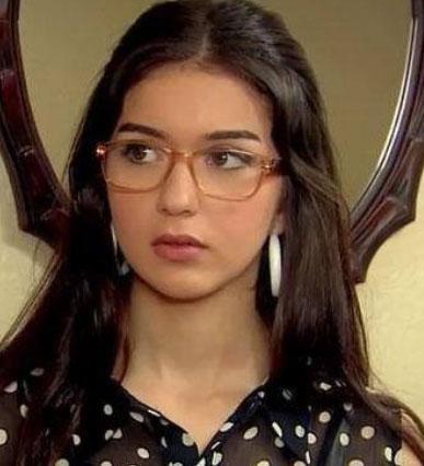 Ayn dizinin zlem'i Zeynep Anl Tatdran da ekrann en gen oyuncularndan.