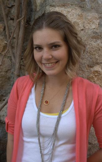 Asl Enver'in ekranla tanmas Kavak Yelleri dizisiyle oldu.