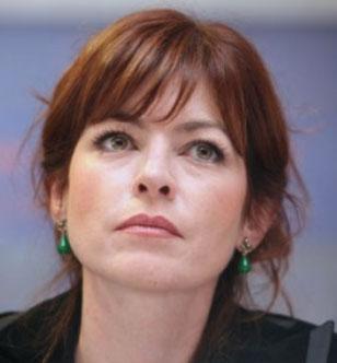 dil Frat da ayn dizinin oyuncularndan.