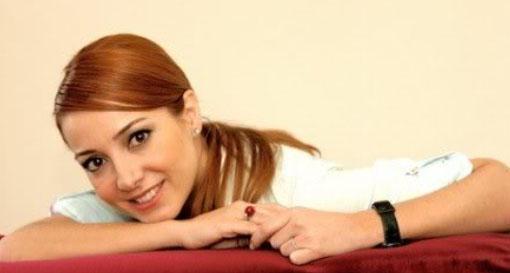 Enver'in dizideki rol arkada Dolunay Soysert tecrbeli bir oyuncu.