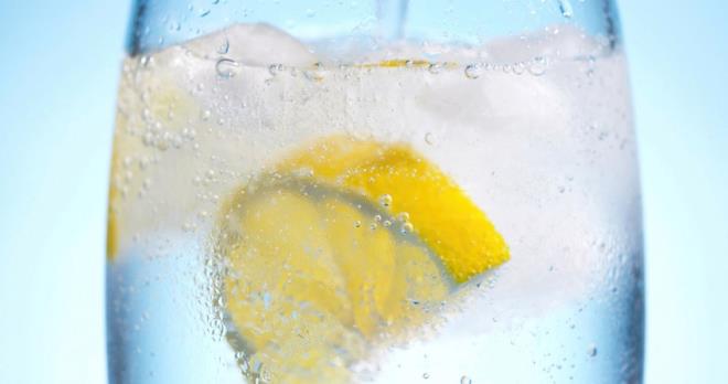 British Medical Journal (BMJ) tarafndan yaymlanan bir aratrma, son alt ylda Birleik Krallk ve rlanda?da 2 ila 7 ya aralndaki 21 ocuun, bu iecekleri tkettikten sonra acil tbbi mdahaleye ihtiya duyduunu ortaya koydu.    Aratrmada, gliserol zehirlenme sendromu ad verilen bir durumun bu tr vakalarda yaygn grld tespit edildi.    Gliserol, aromal souk ieceklerde tam donmay nlemek amacyla kullanlan doal bir tatlandrc olarak biliniyor. Ancak ar tketimi; hipoglisemi, bilin kayb ve kanda asit birikimine yol aabiliyor.