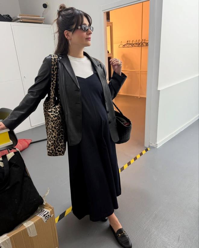 Meri Aral-Serkan Keskin    Uzun yllardr sren mutlu beraberliklerini Eyll 2024'te nikahla talandran oyuncu ift Meri Aral ile Serkan Keskin de ilk kez anne baba olacak. kili erkek bebek bekliyor.