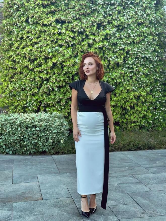 Baak Gmlcineliolu-ar tanak    2022 ylndan bu yana mutlu evlilikleri sren Baak Gmlcineliolu ile ar tanak ilk kez anne baba olmaya hazrlanyor. nl iftin bir olu olacak.