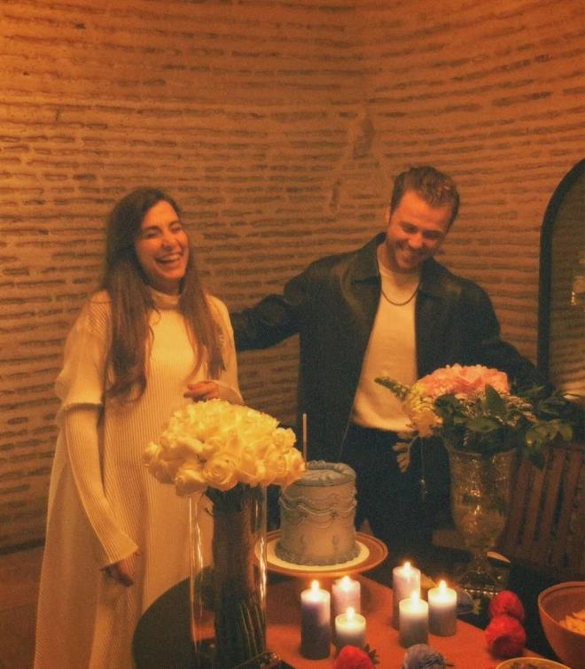 Zeynep Mayruk-Tolga Sarta    27 Haziran 2024'te dnyaevine giren Tolga Sarta ile Zeynep Mayruk bebek heyecan yayor. lk kez anne baba olmaya hazrlanan nl ift, Ali adn verecekleri oullarna kavumak iin gn sayyor.