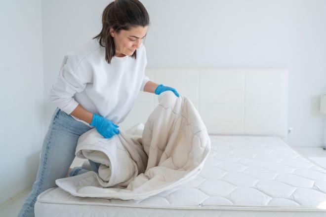 Bir kullanc, ?Benim yastklar 10 yllk? yorumunu yaparken, bir dieri ?Yastklar iin iki yl m? Hadi canm, benimkiler ok daha eski? ifadelerini kulland. Bir baka kullanc ise, ?Srekli yastk deitirmek evreye byk zarar verir? grn dile getirdi.    Ancak birok kii, gizli tehlikeler konusunda farkndalk yaratt iin Dr. Sethi?ye teekkr etti.