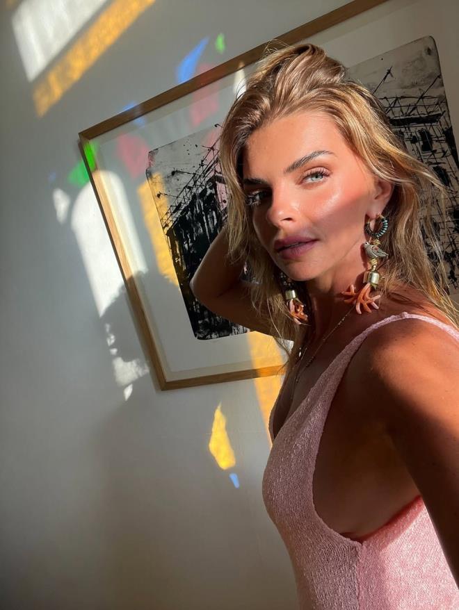 PELN KARAHAN    Tatil iin Yunan adalarndan Leros'u tercih eden Pelin Karahan, tatil pozlarn "Leros gnlkleri" notuyla yaynlad.