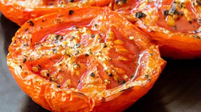 Malzemeler<p>    2 orta boy domates<BR>  2 yeil tatl biber<BR>  Yarm kapya biber<BR>  1 orta boy soan<BR>  2 yumurta<BR>  eyrek ay barda sv ya<BR>  1 ay kandan biraz fazla tuz<BR>  Karabiber