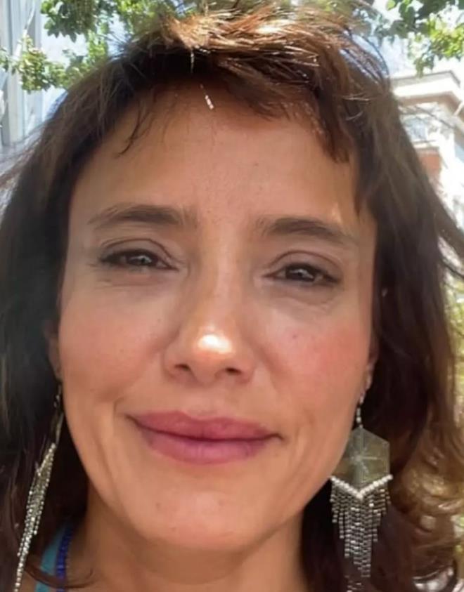 Nehir Erdoan kimdir?<p>Nehir Erdoan, 16 Haziran 1980 ylnda zmir?de dnyaya geldi. Aslen baba tarafndan Malatya?ldr. zmir Selma Yiitalp Anadolu Lisesinde okudu.